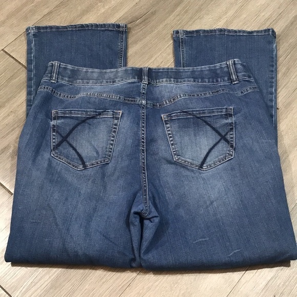 Lane Bryant Bootcut Tighter Tummy Technology Light Wash Jeans size 18 - Picture 3 of 9